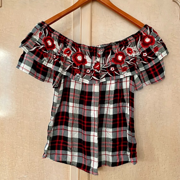 Francesca's Collections Tops - Francesca’s Off-the-Shoulder Flowy Plaid Top, Size Small, NWOT